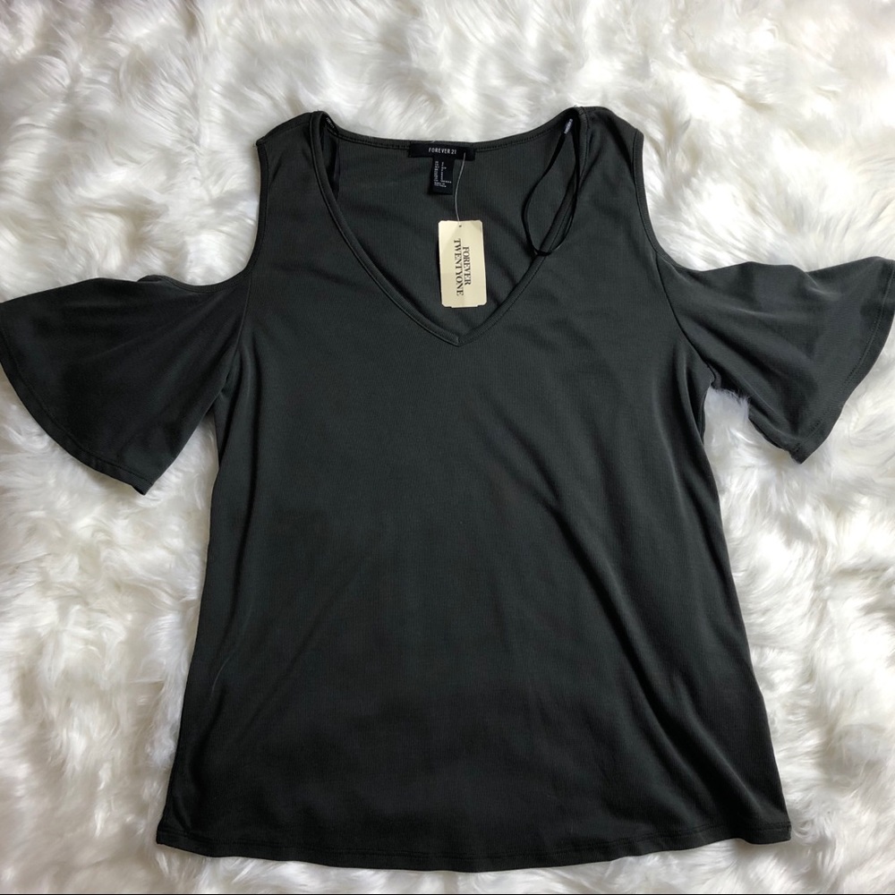 NWT Forever 21 Cold Shoulder Top Size Small